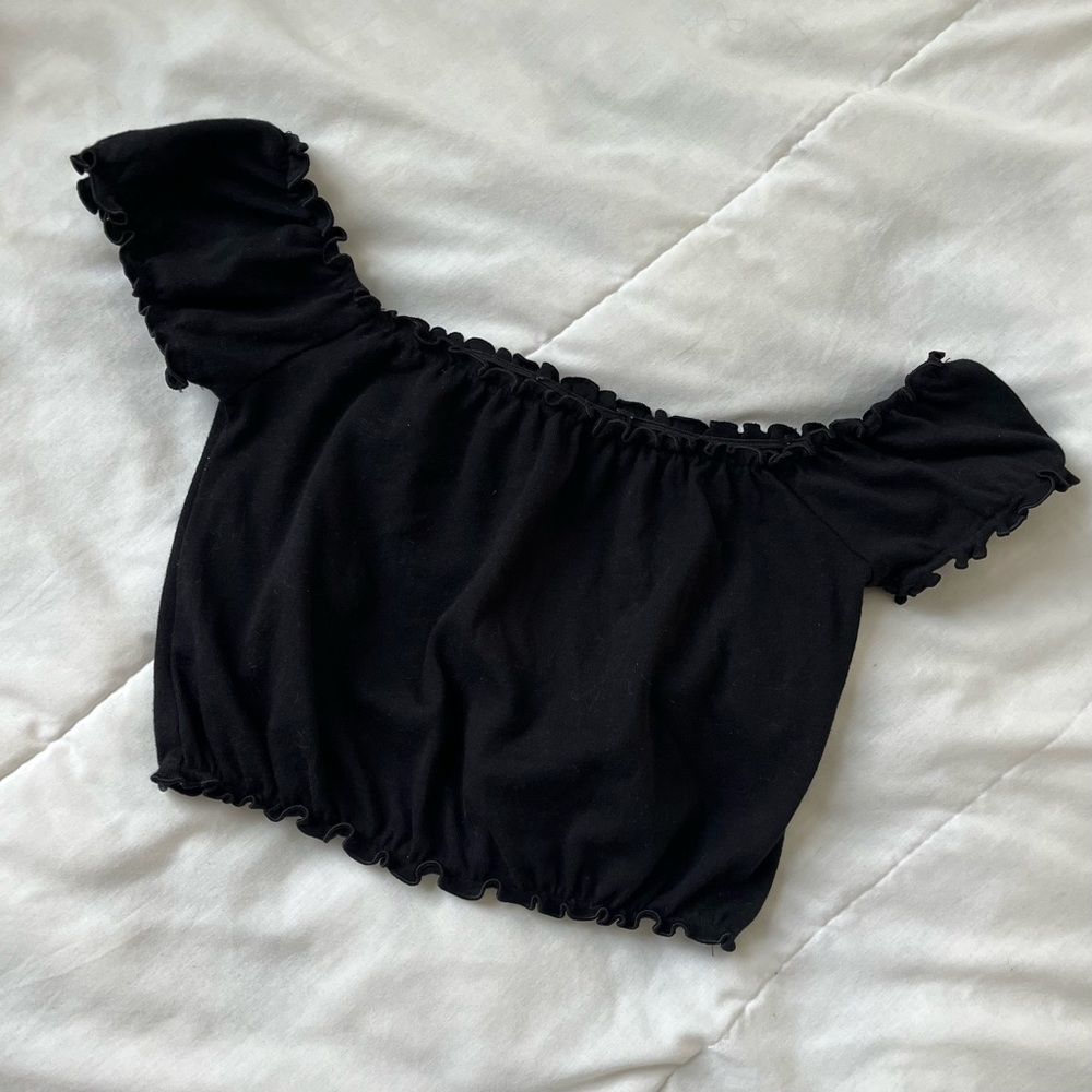 BRANDY MELVILLE off the shoulder crop top